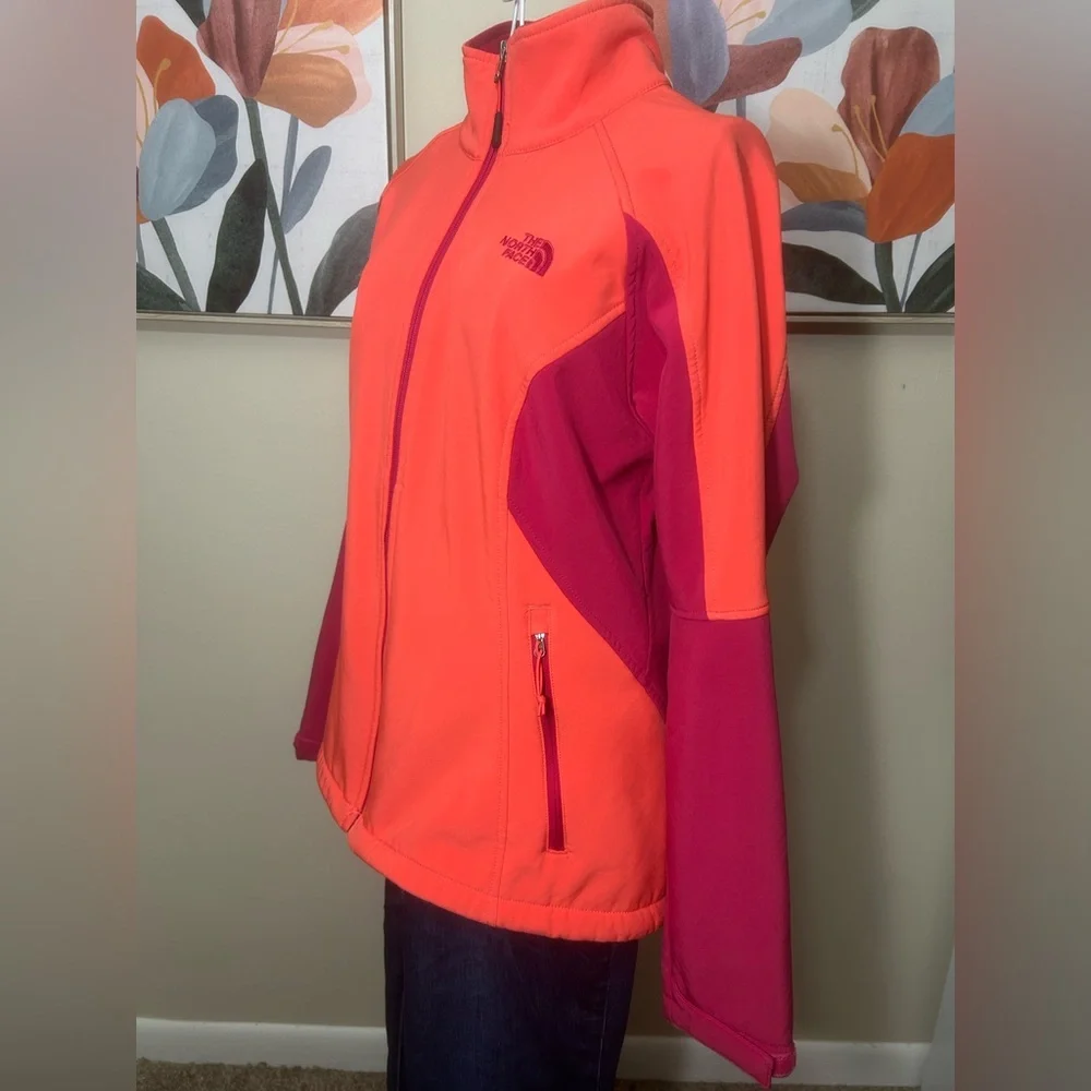 The North Face Women's Vibrant Orange and Pink Spring Jacket - Picture 9 of 16